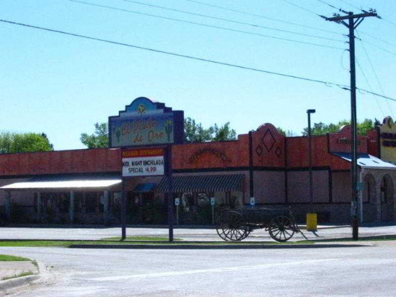 Days Inn Gun Barrel City 外观 照片