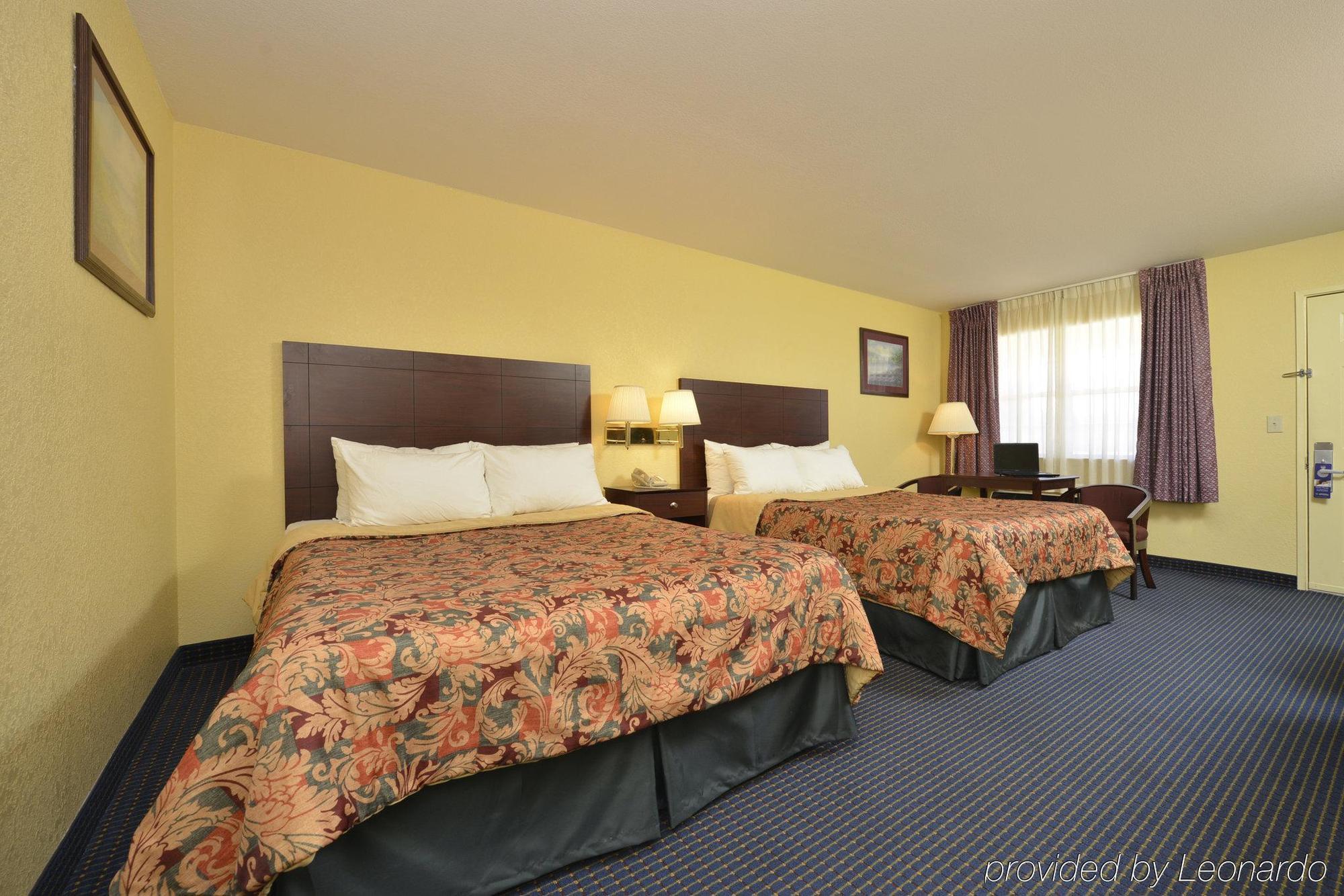 Days Inn Gun Barrel City 外观 照片