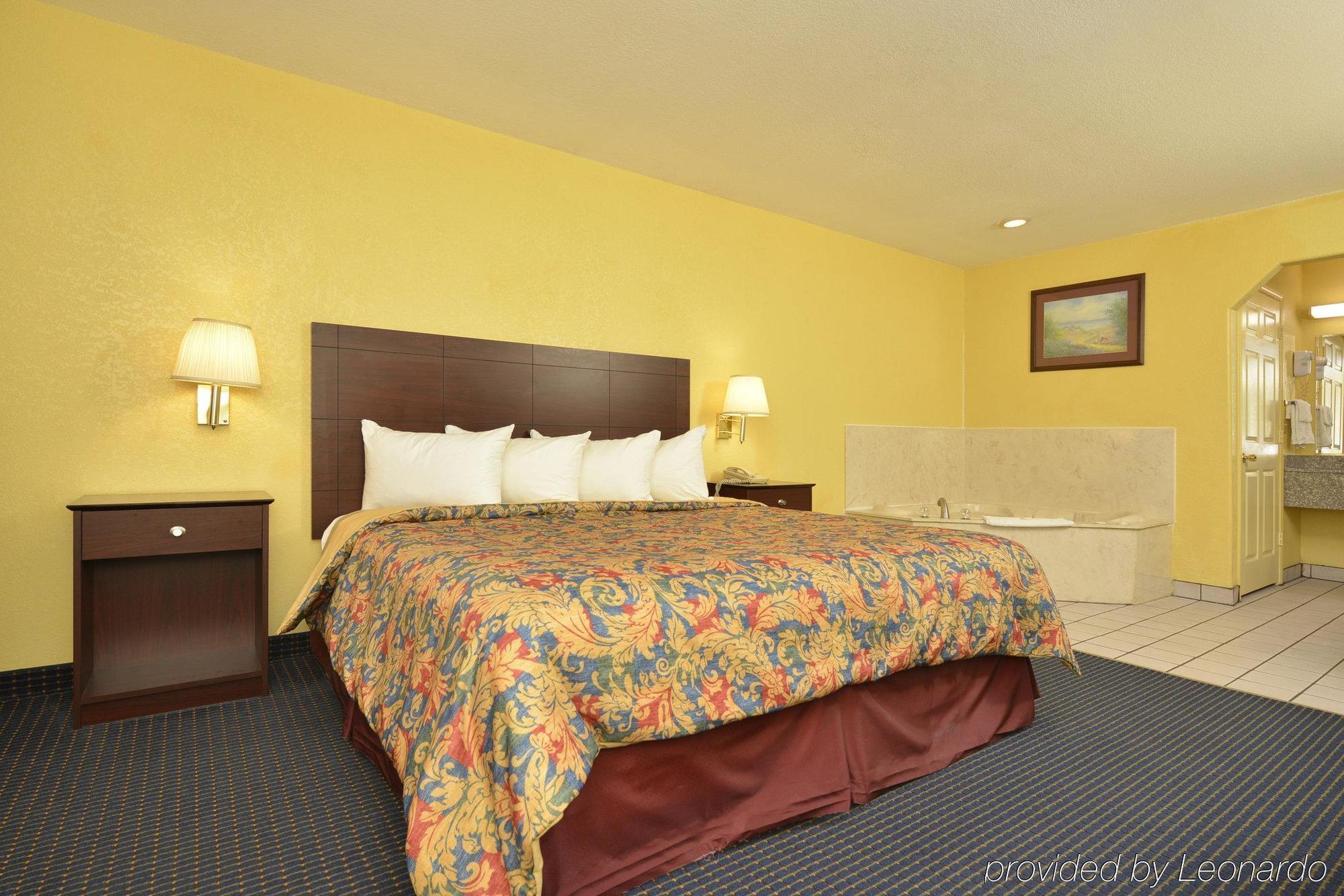 Days Inn Gun Barrel City 外观 照片