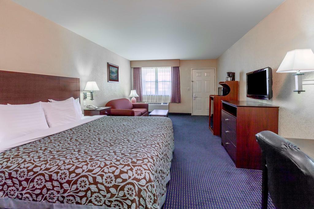 Days Inn Gun Barrel City 外观 照片