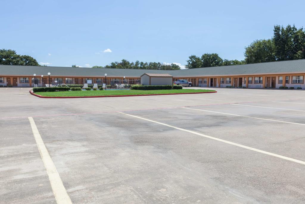 Days Inn Gun Barrel City 外观 照片