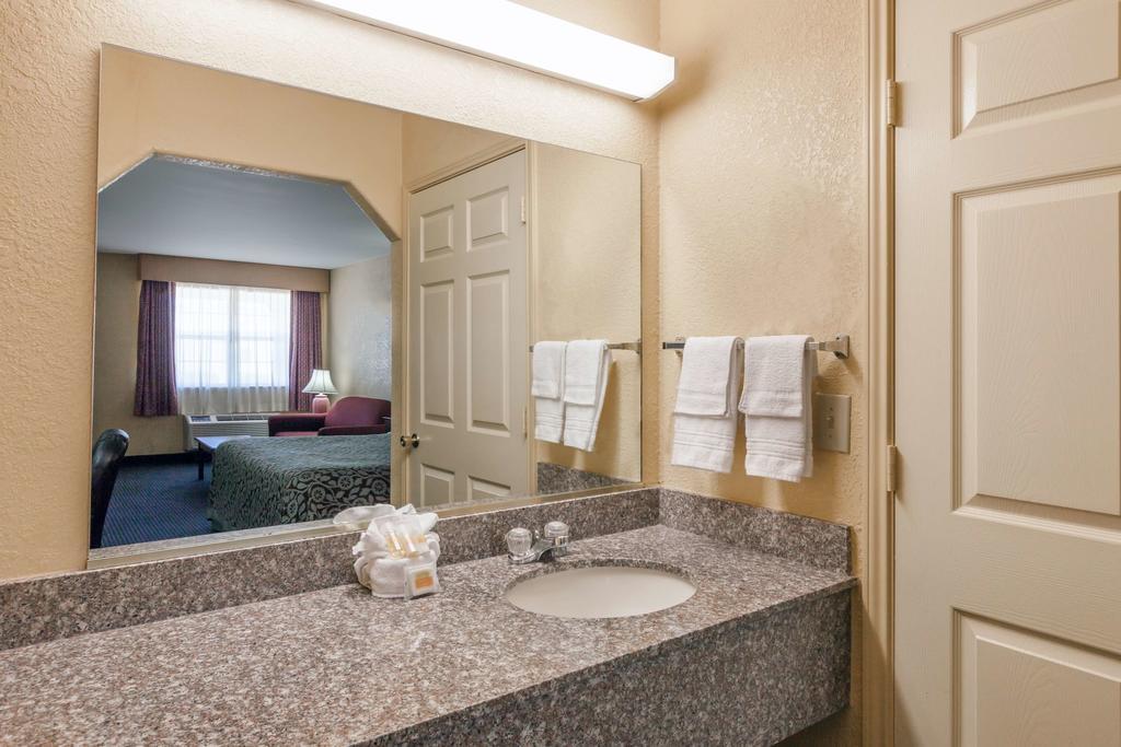 Days Inn Gun Barrel City 外观 照片