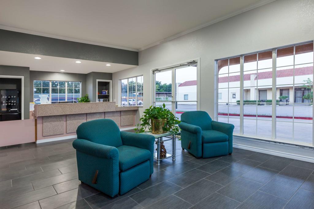 Days Inn Gun Barrel City 外观 照片